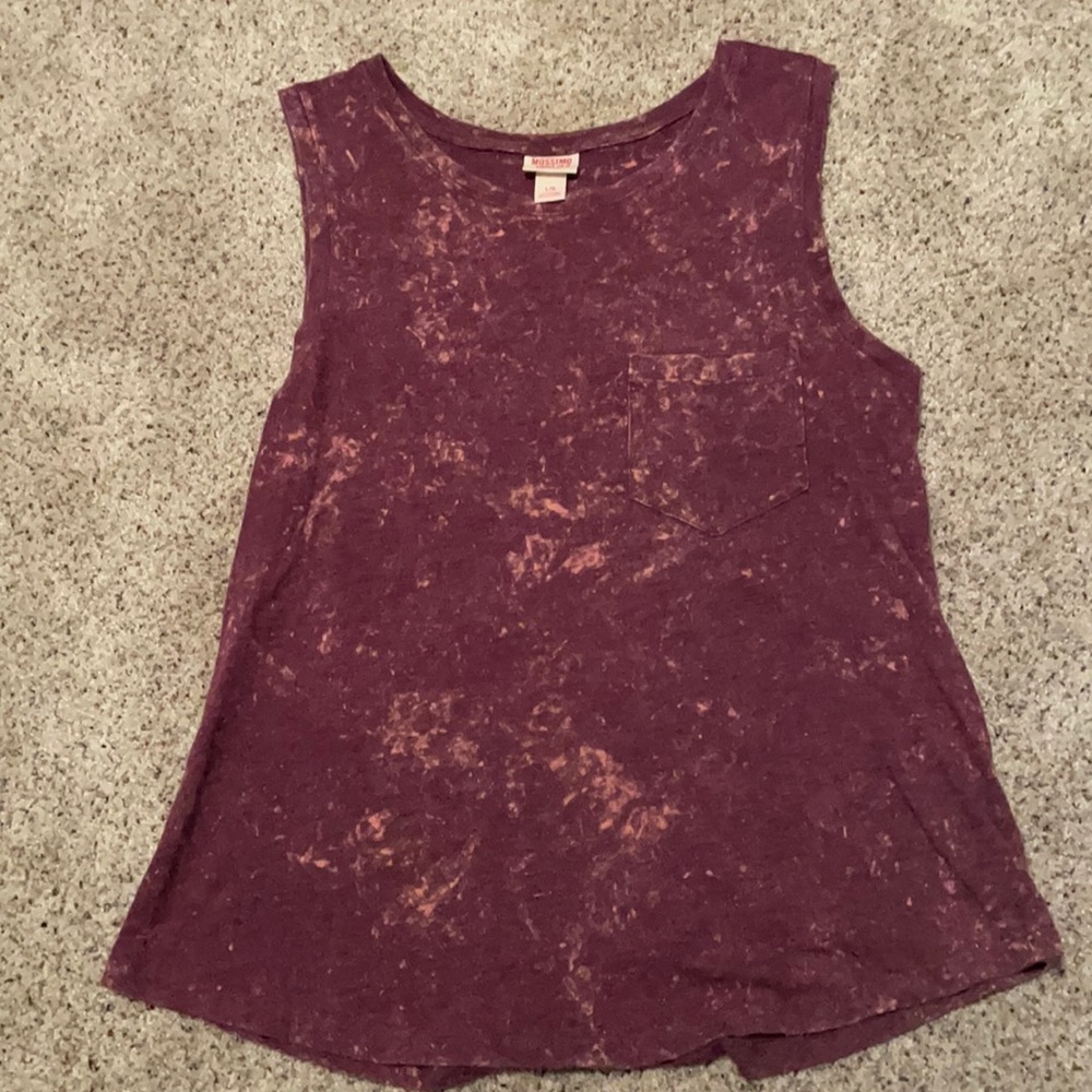 Acid wash maroon sleeveless tshirt